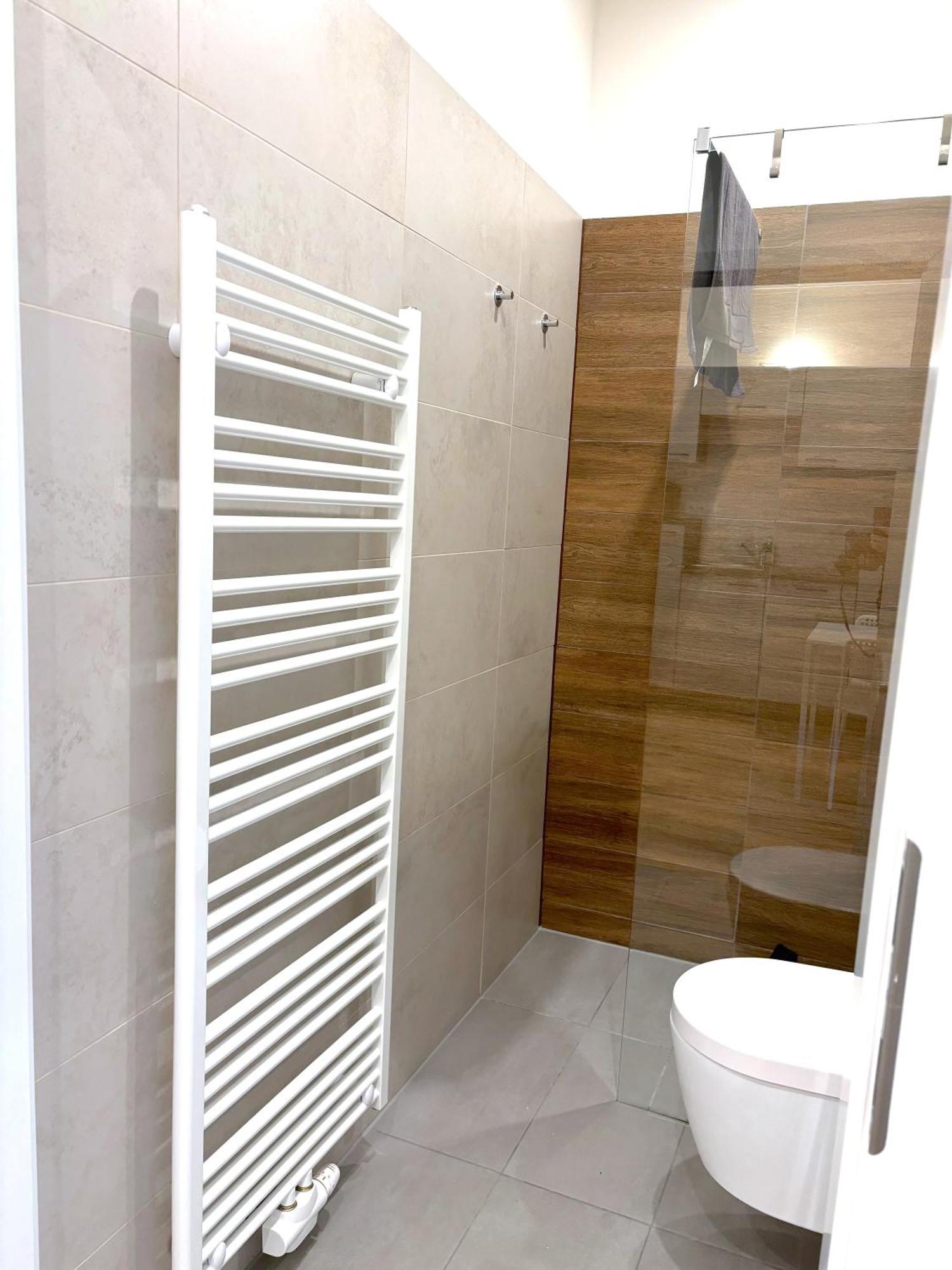 Traumhafte Wohnung Fuer 2, Walk In Dusche, Extra Kueche, Nespresso, Zentral Bécs Kültér fotó