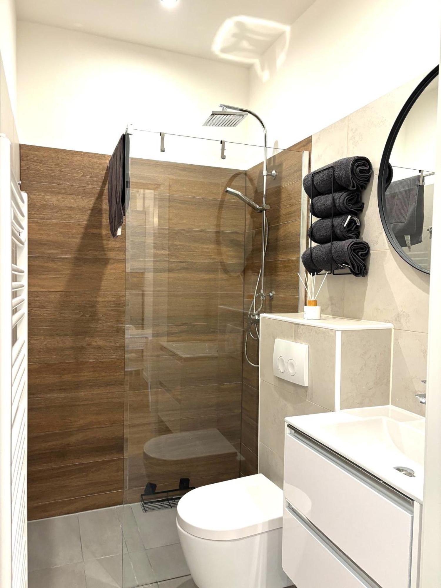Traumhafte Wohnung Fuer 2, Walk In Dusche, Extra Kueche, Nespresso, Zentral Bécs Kültér fotó